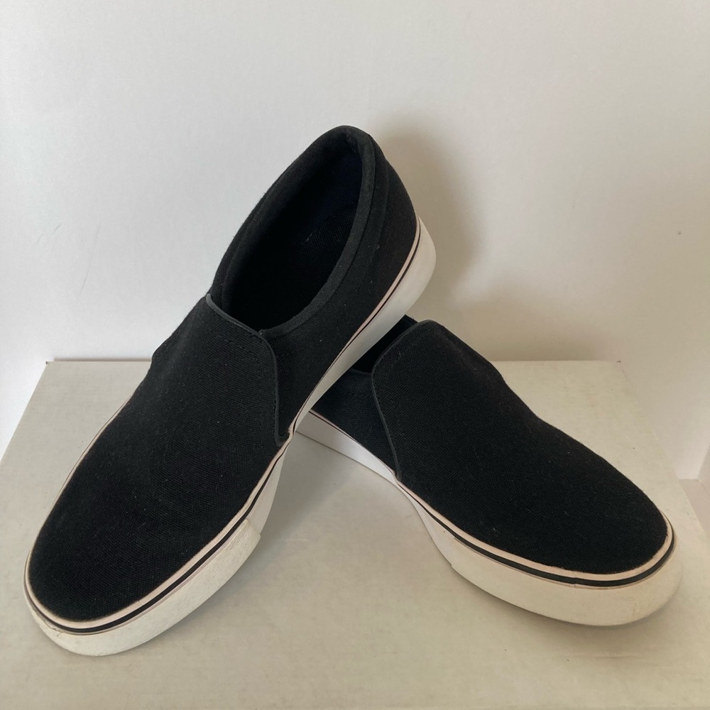 Nike Court Royale Women’s Size 7 Black and White Slip-On Sneaker